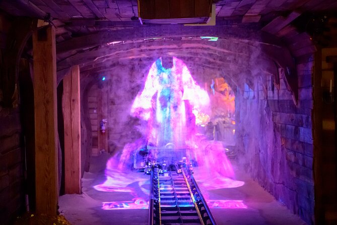 Treasure Hunt Ride Ticket and 1 Power-Up Combo - What happens during the five-minute pre-show