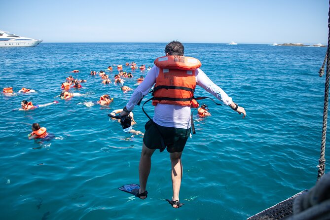 Treasure Hunt Snorkeling Lunch Cruise from Cabo San Lucas - Music, games, and the family factor