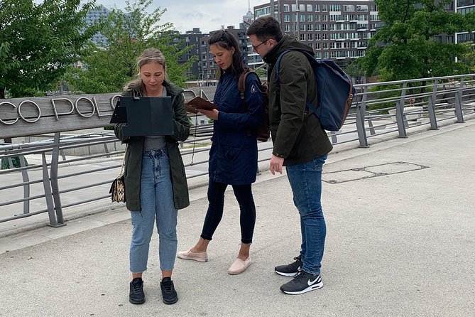 Treasure Hunt through Hamburg's Hafencity - Following the clue book through HafenCity