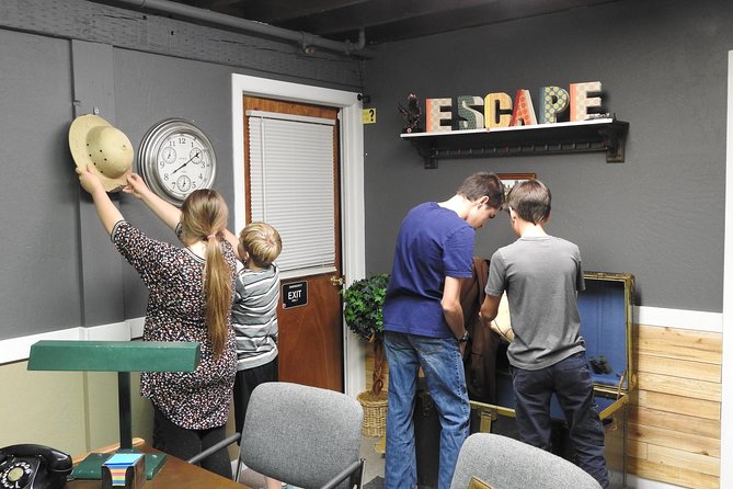 Treasure Hunter Escape Room - A 1976 Office, a Dead Professor, and One Golden Target