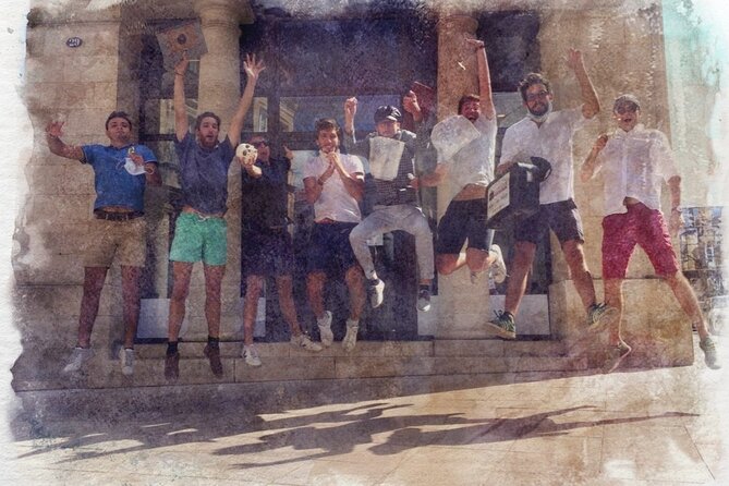 Urban Escape Game: In search of Goya's skull - How the suitcase changes the usual city walk