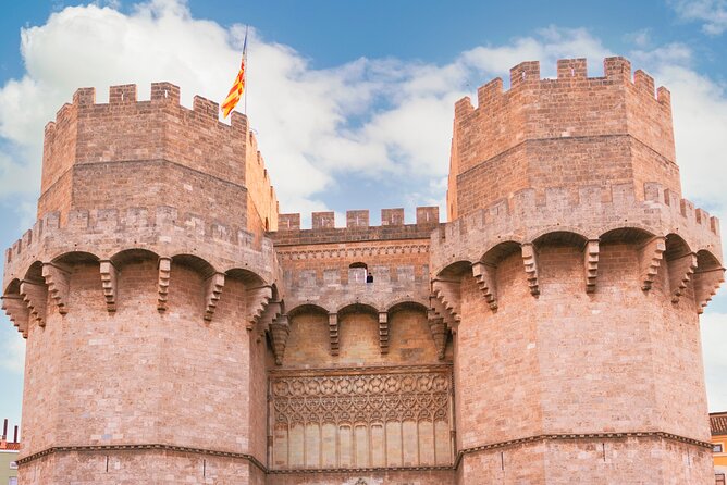 Valencia Iconic Sights Scavenger Hunt - How the Explorial app shapes the experience