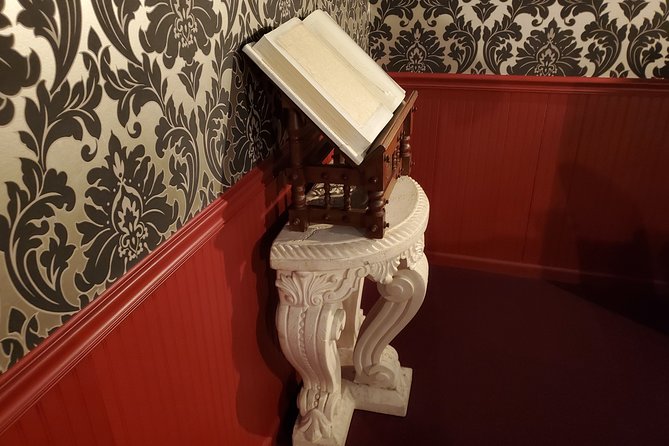 Vampire's Lair Escape Room Game for Private Group - Why the private format matters