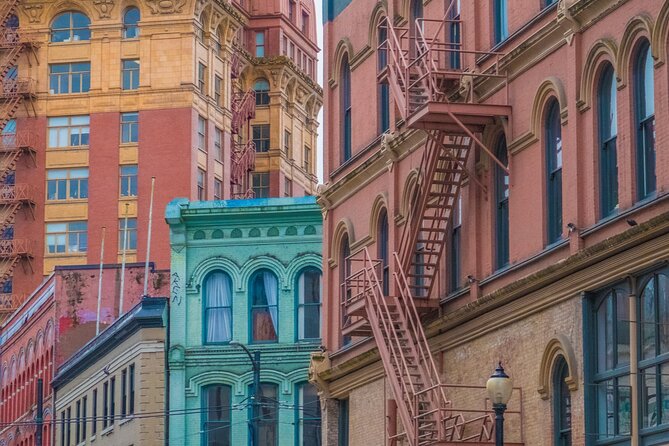 Vancouver Old Town Treasure Hunt: Self-Guided Walking Game - Colour at the Dominion building
