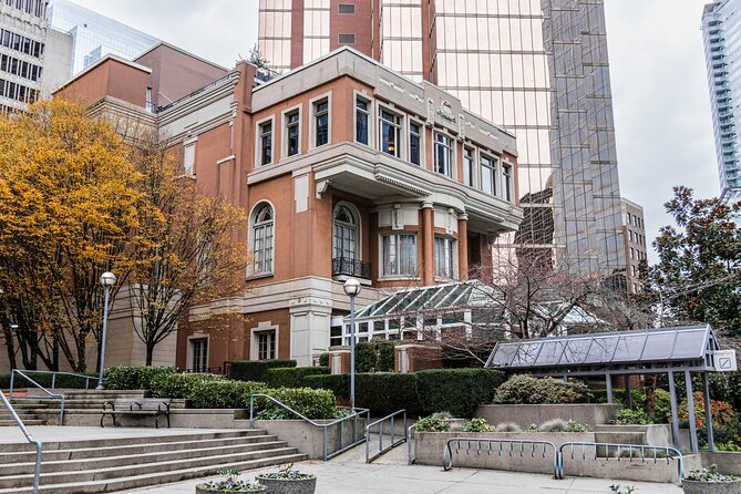 Vancouver Old Town Treasure Hunt: Self-Guided Walking Game - The narrow Sam Kee Building