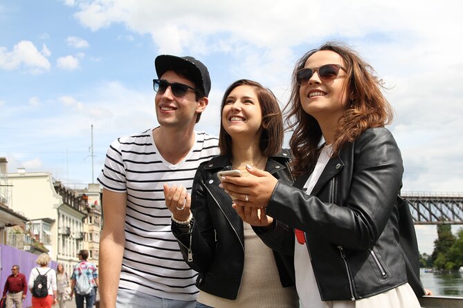 Victoria Scavenger Hunt and City Highlights Walking Tour - Key points at a glance