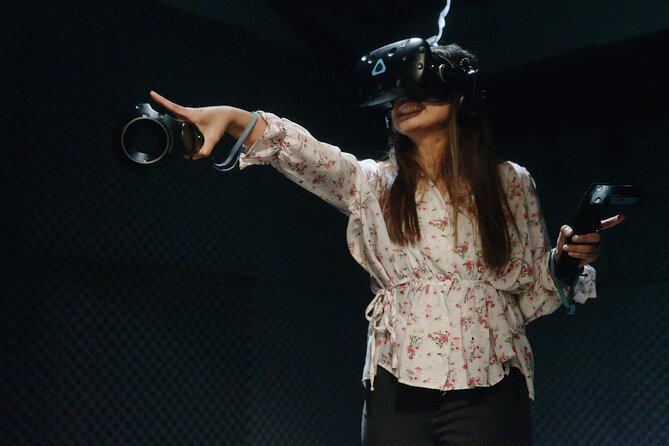 VR Escape Room Adventure for 2 or more Players - Choosing among the five virtual games