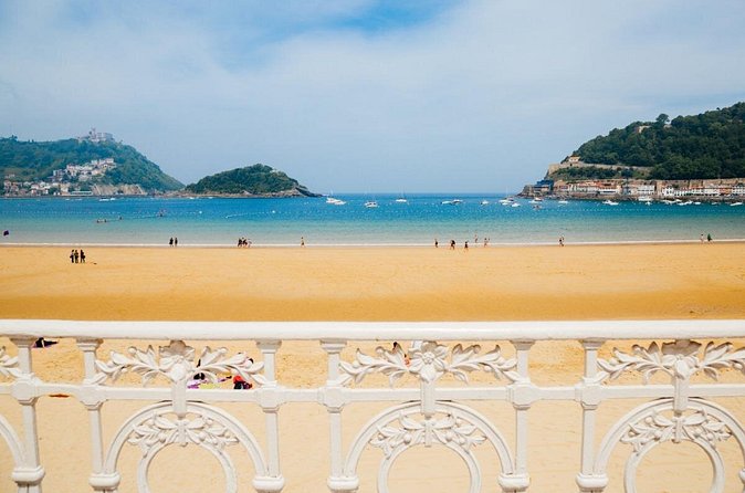 Who Am I? San Sebastian Identity Puzzle Adventure - City Hall and La Concha Bay
