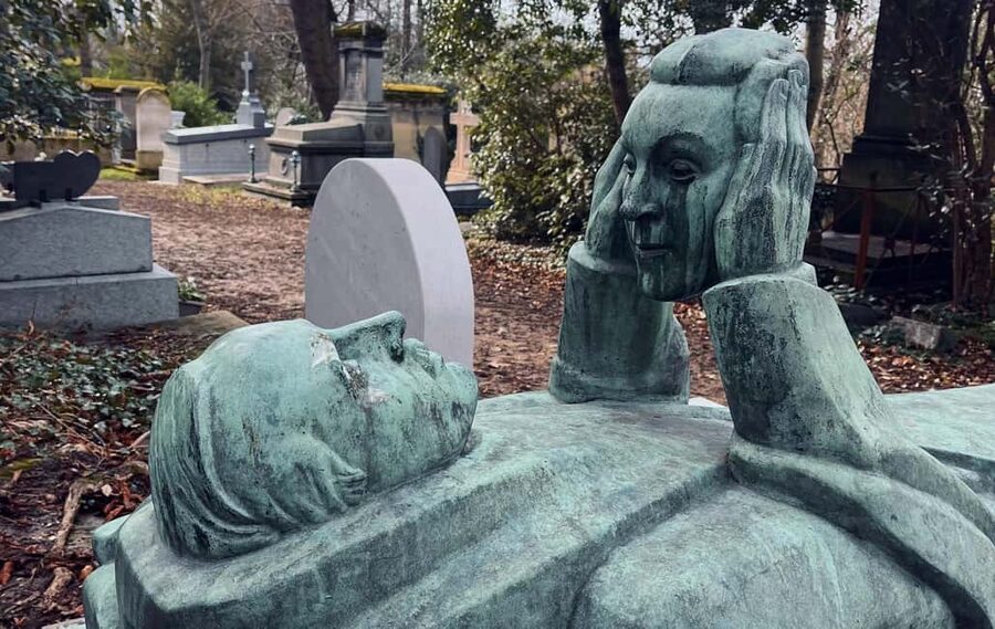Who Killed Victor ? Escape Game at Père Lachaise Cemetery - Why Père Lachaise works so well for a murder mystery