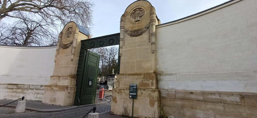 Who Killed Victor ? Escape Game at Père Lachaise Cemetery - The stories behind the tombs