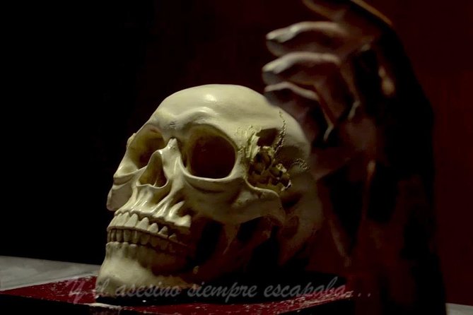 Xcape Room Bcn: Corpse Gallery Escape Room Barcelona - A 1985 murder case sets the tone