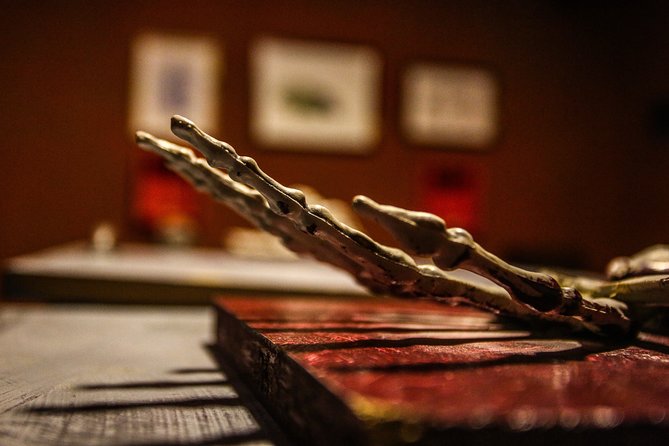 Xcape Room Bcn: Corpse Gallery Escape Room Barcelona - What happens during the one-hour session