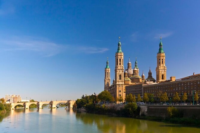 Zaragoza Scavenger Hunt and Sights Self-Guided Tour - Crossing toward the Stone Bridge